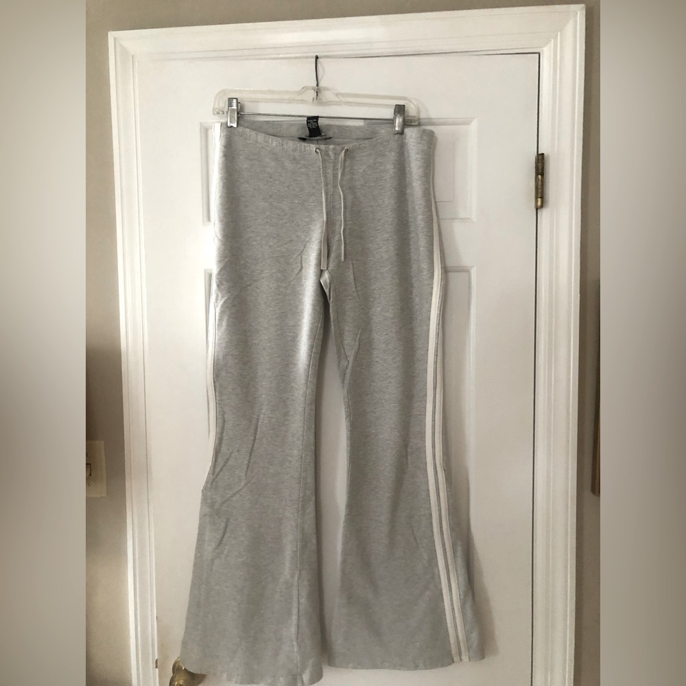 Women’s Abercrombie & Fitch light gray lounge pants. Size M.